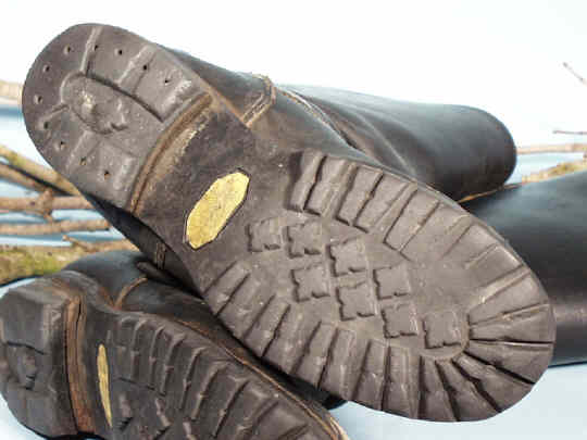 Almost smooth lug sole