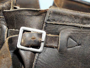 The top buckle - Notice no roller.